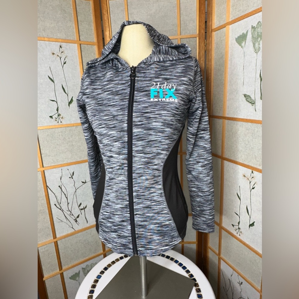Beach-body 21 day fix Extreme ziiper hoodie size SP